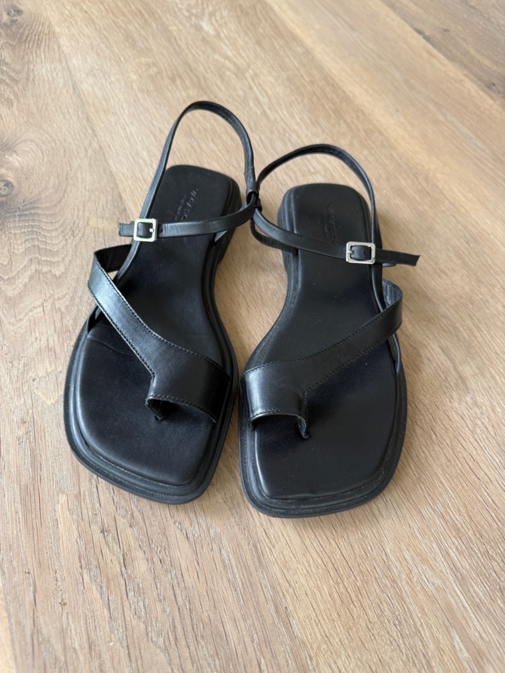 Vagabond Women's Black Leather Toe-Loop Slingback Sandals Size 6